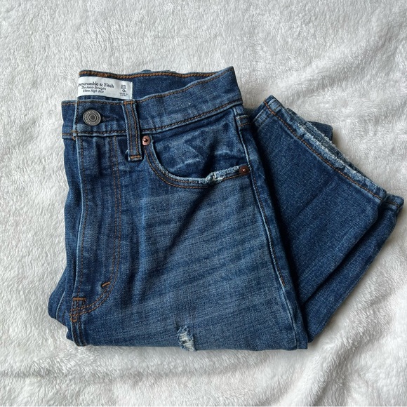 Abercrombie & Fitch Ultra High Rise Ankle Straight Jean Size 25 / 0 Regular - Picture 2 of 8